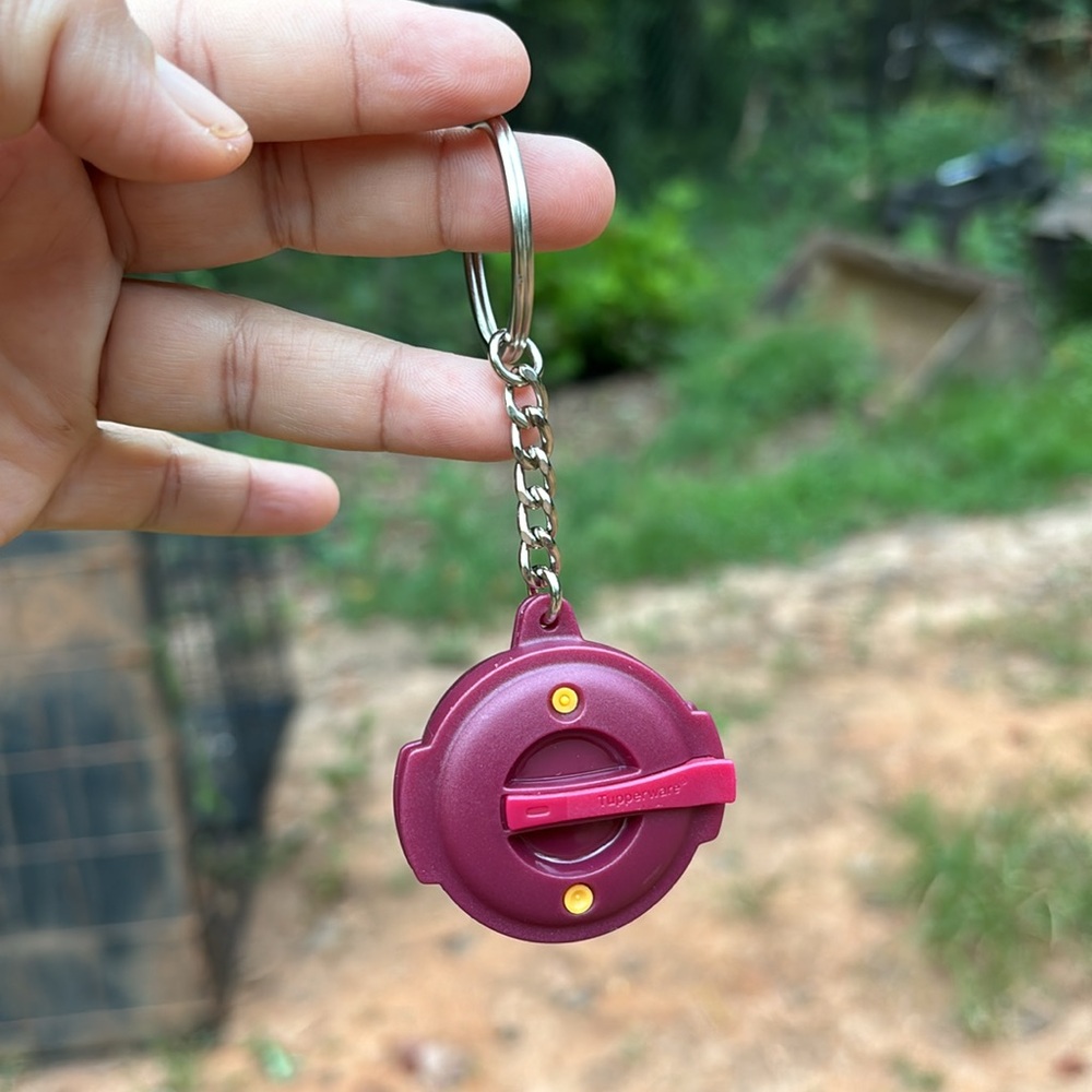 TUPPERWARE KEYCHAIN